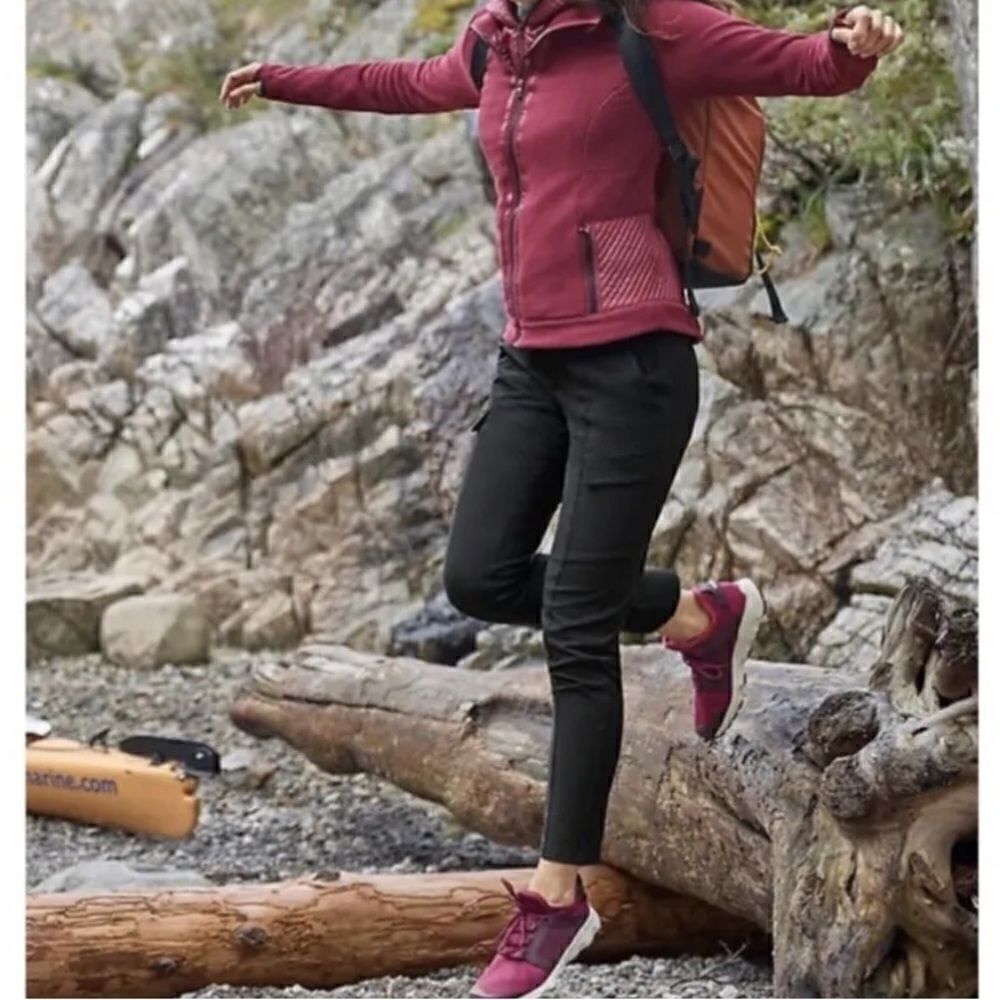 Athleta Wander Utility Cargo Hiking Dark Green Pants Size 0